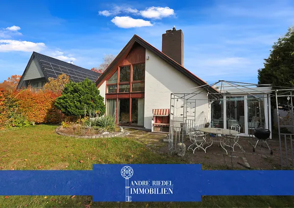 Mehr Licht, mehr Zuhause – Top-Familienlage | Westausrichtung | 2 Bäder | Garage & Carport | Kamin