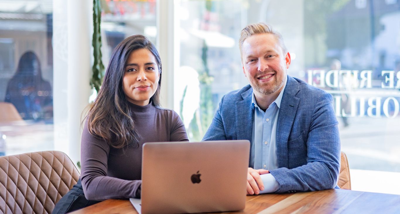 Das Team von Andre Riedel Immobilien im Büro in Norderstedt